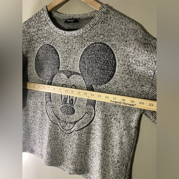 Zara Disney Mickey Mouse Short
sleeve Stretch Knit Shirt Grey distressed medium - Picture 3 of 8